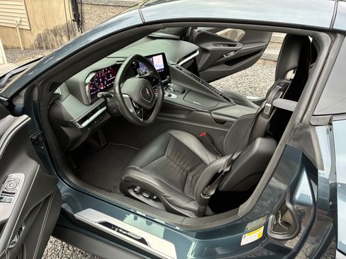 Used 2021 Chevrolet Corvette Stingray Premium Cpe w/ Z51 Performance Package RWD image 11