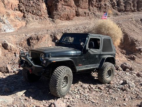 Used 1999 Jeep Wrangler Sahara image 9