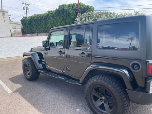 Used 2015 Jeep Wrangler Unlimited Sahara w/ Connectivity Group image 16