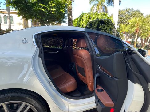 Used 2019 Maserati Ghibli S image 9