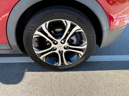 Used 2019 Chevrolet Bolt Premier w/ Infotainment Package image 23