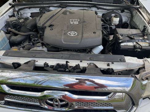 Used 2013 Toyota Tacoma PreRunner w/ SR5 Pkg image 11