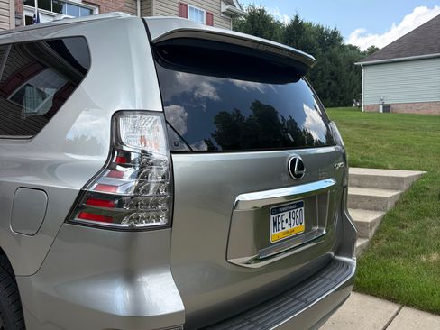 Used 2021 Lexus GX 460 Premium w/ Premium Package AWD/4WD image 4