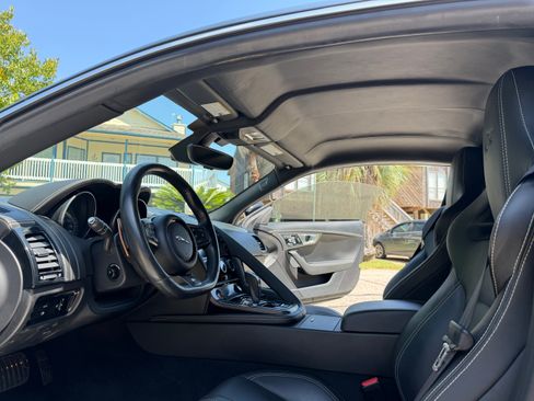 Used 2015 Jaguar F-TYPE R RWD image 10