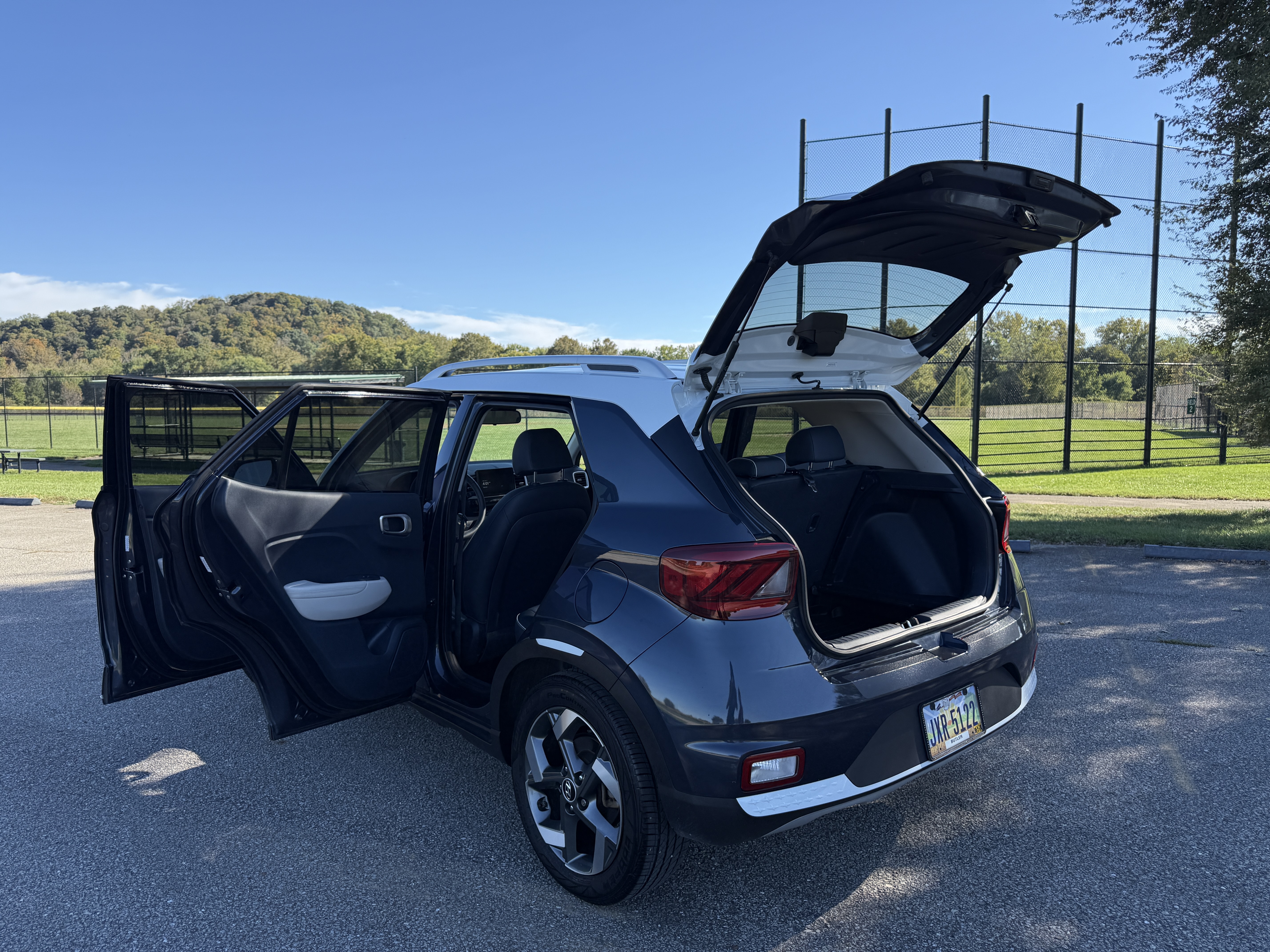 Used 2022 Hyundai Venue Limited FWD image 17