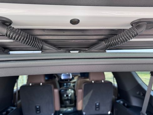 Used 2024 Chevrolet Suburban High Country w/ Advanced Technology Package image 9