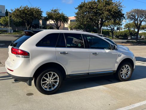 Used 2013 Lincoln MKX FWD image 6