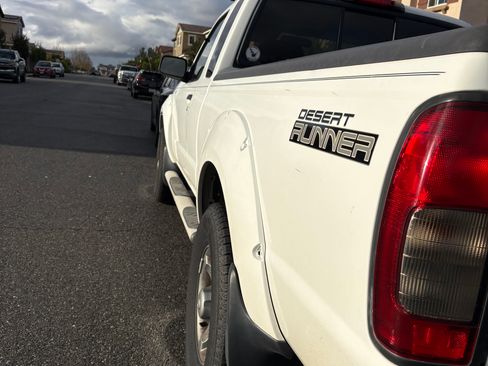 Used 2004 Nissan Frontier XE Desert Runner w/ (VTP) Value Truck Pkg image 2