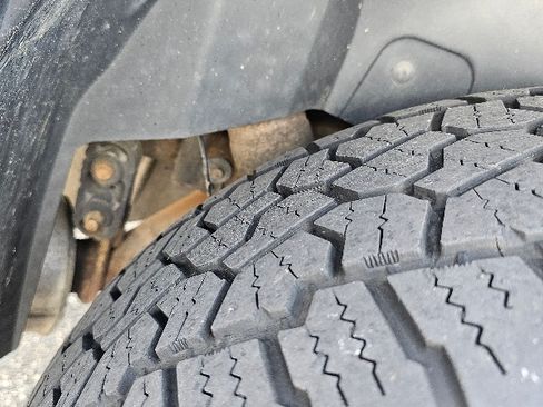 Used 2013 Chevrolet Suburban LTZ image 11