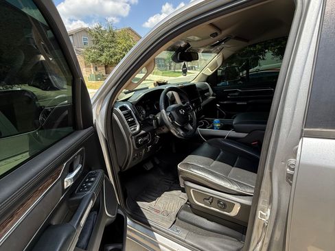 Used 2019 RAM 1500 Laramie AWD/4WD image 14
