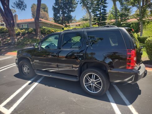 Used 2014 Chevrolet Tahoe LT w/ Luxury Package RWD image 6