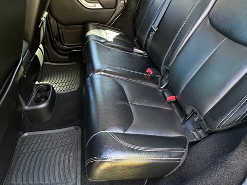 Used 2016 Jeep Wrangler Unlimited Rubicon w/ Connectivity Group image 16