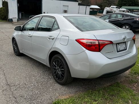 Used 2017 Toyota Corolla LE image 5