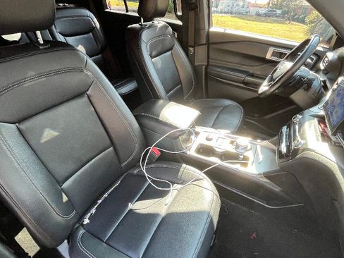 Used 2020 Ford Explorer XLT w/ Equipment Group 202A image 10