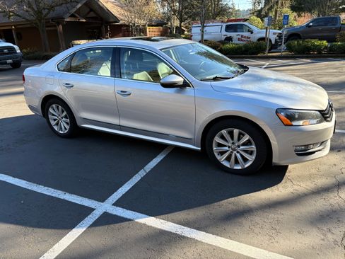 Used 2012 Volkswagen Passat 2.5 SEL image 4