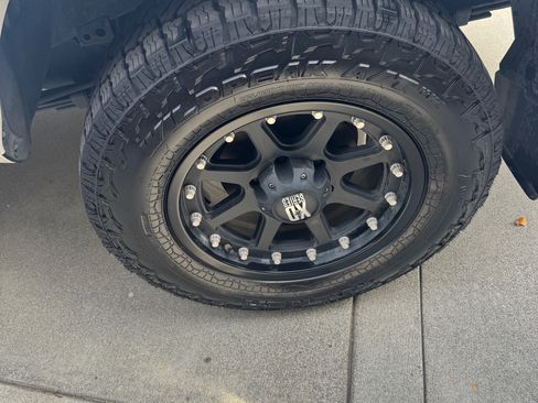 Used 2016 Toyota Tacoma SR5 image 8