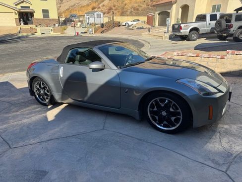 Used 2004 Nissan 350Z Touring RWD image 4