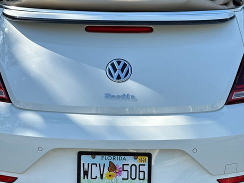 Used 2019 Volkswagen Beetle 2.0T Final Edition SEL FWD image 10
