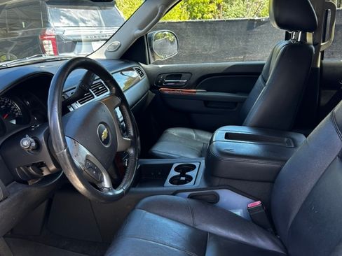 Used 2013 Chevrolet Suburban LT w/ Luxury Package image 12