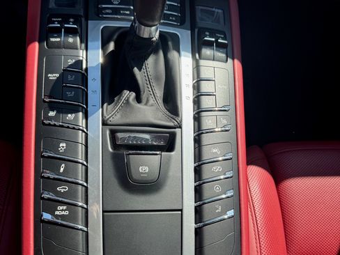 Used 2019 Porsche Macan S image 14