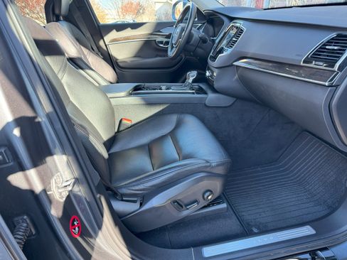 Used 2018 Volvo XC90 T6 Momentum w/ Momentum Plus Package image 29