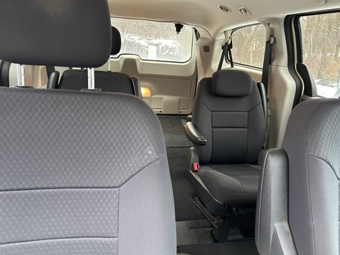 Used 2010 Dodge Grand Caravan Hero w/ Popular Equipment Group image 5