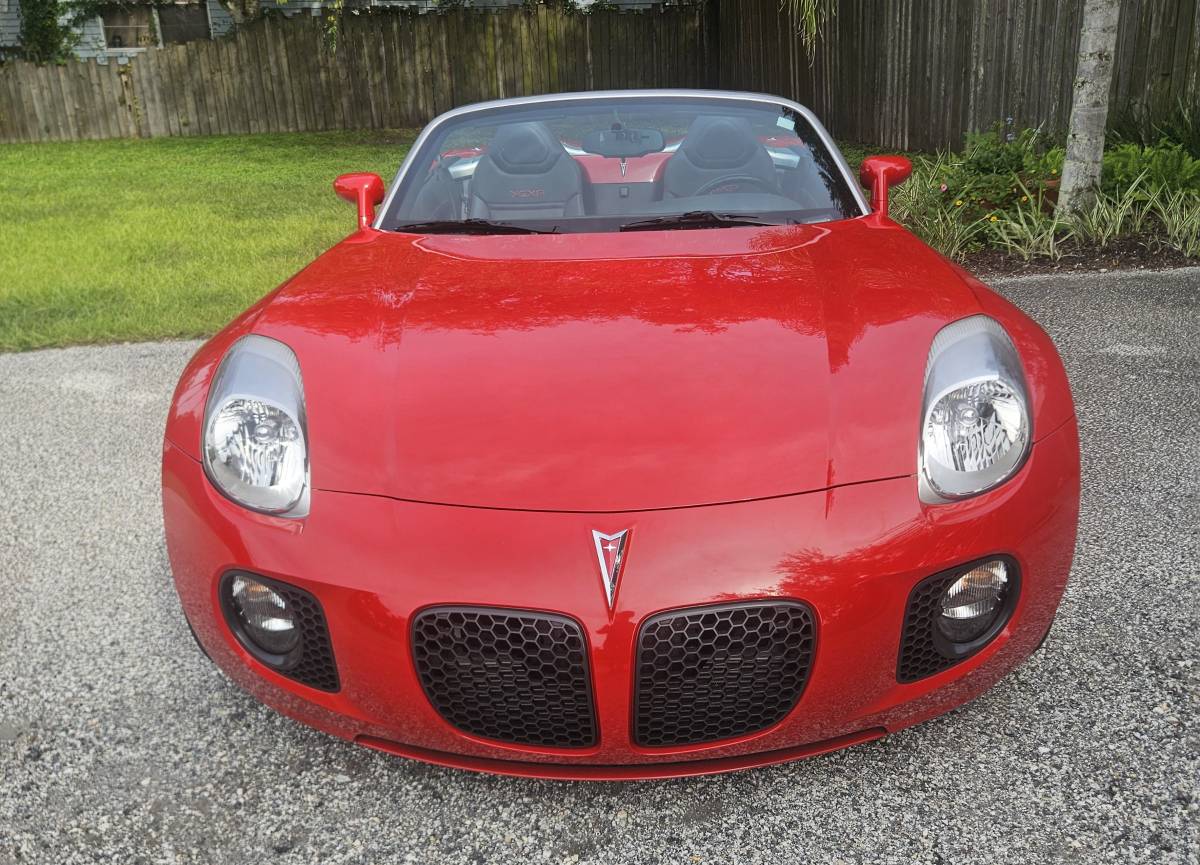 Used 2007 Pontiac Solstice GXP w/ Premium Package RWD image 4