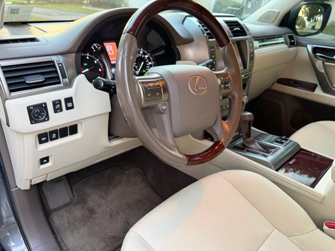 Used 2016 Lexus GX 460 w/ Premium Package AWD/4WD image 17