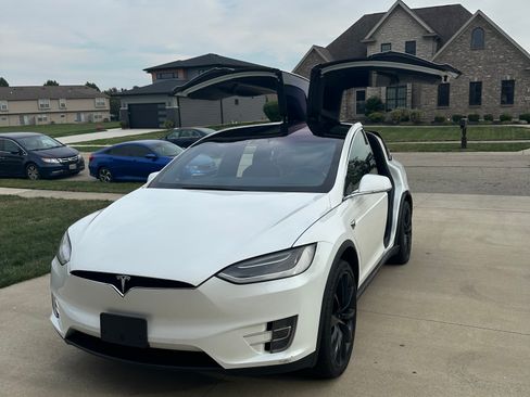 Used 2017 Tesla Model X 75D image 1
