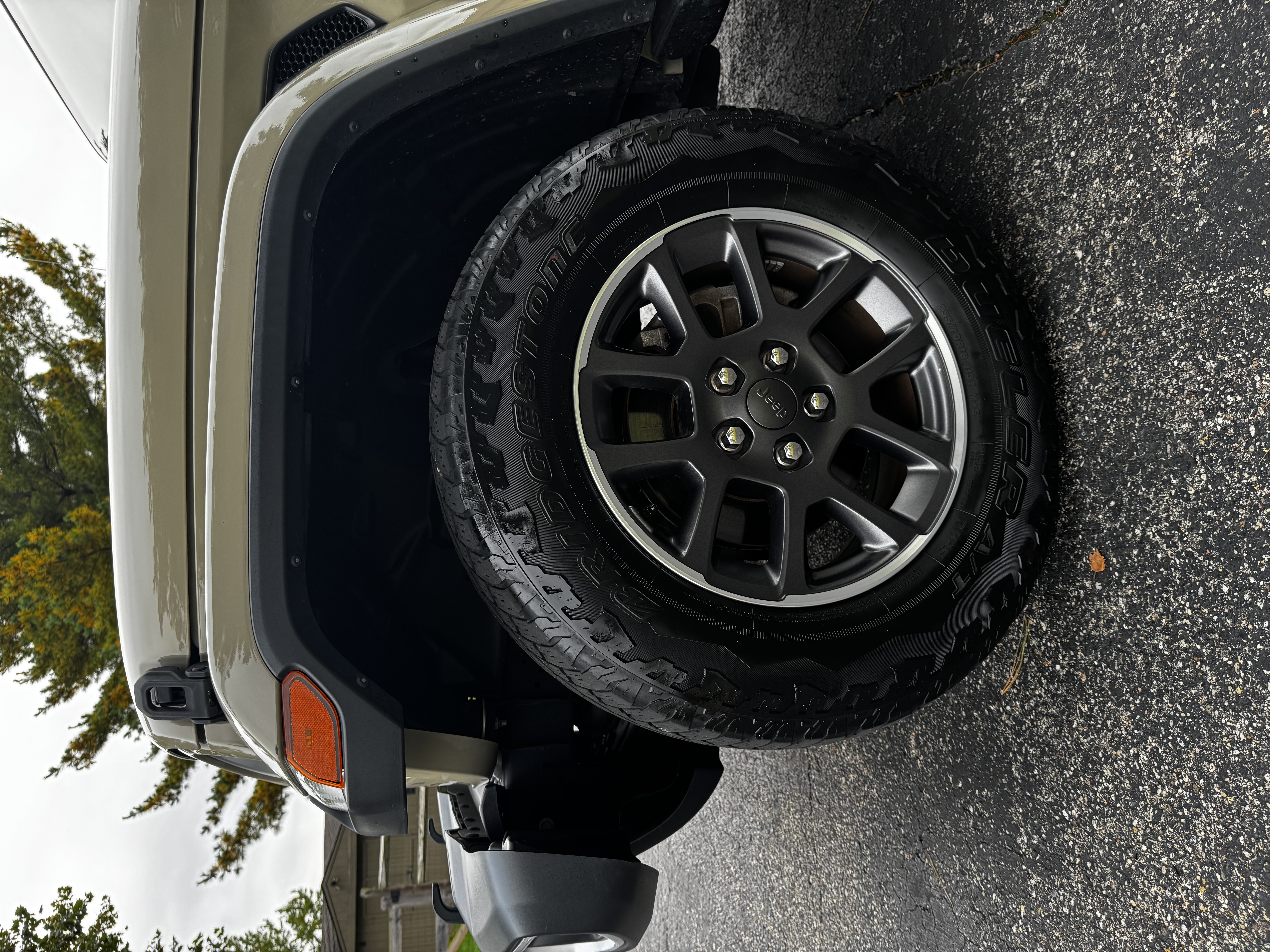 Used 2020 Jeep Gladiator Overland AWD/4WD image 11