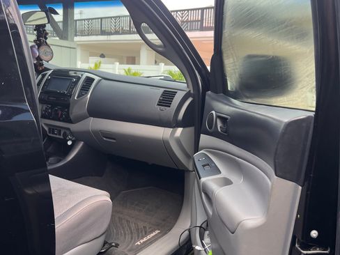 Used 2015 Toyota Tacoma PreRunner RWD image 8