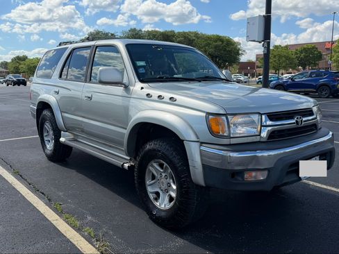 Used 2001 Toyota 4Runner SR5 AWD/4WD image 10