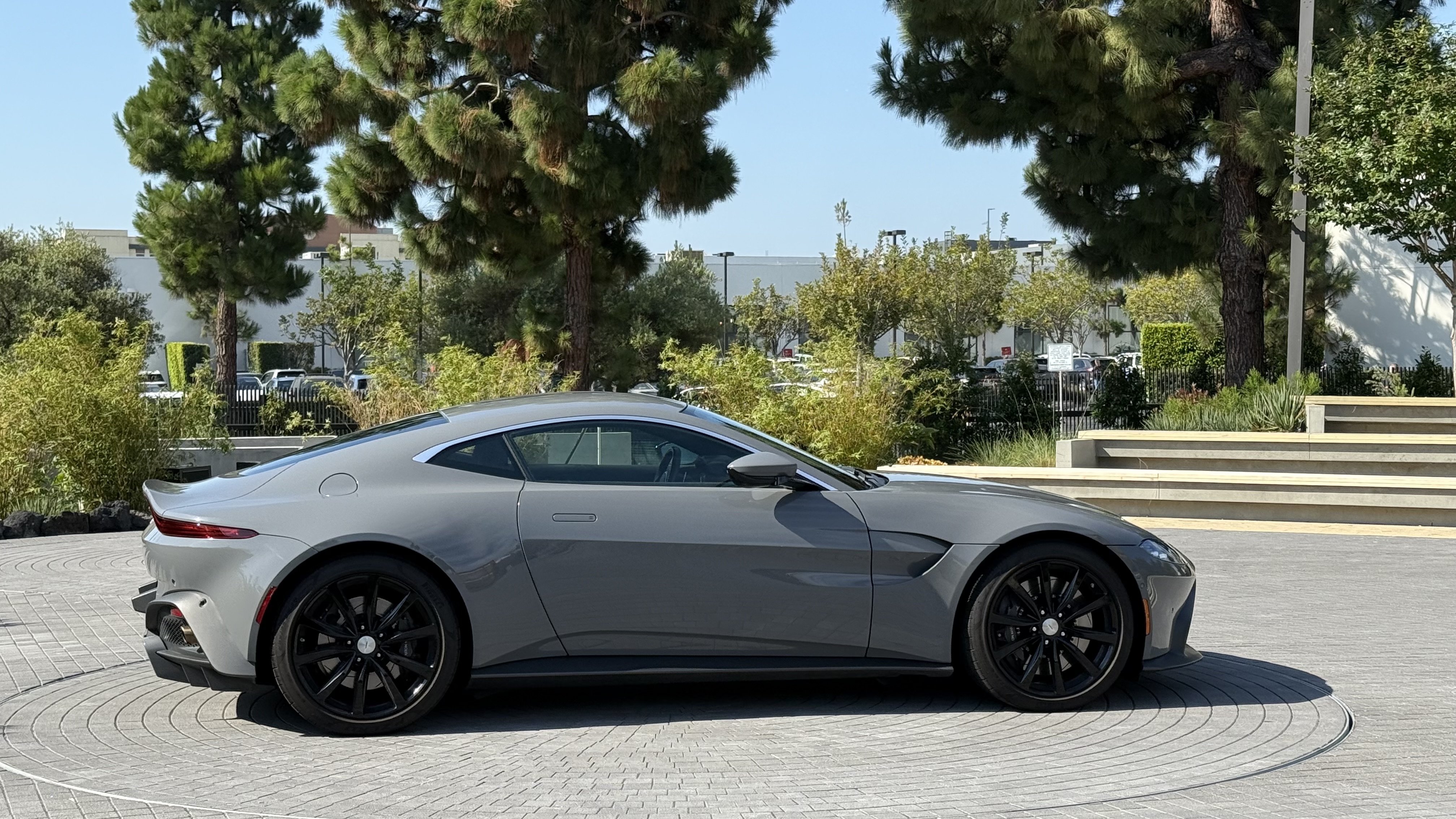 Used 2020 Aston Martin V8 Vantage Coupe RWD image 11