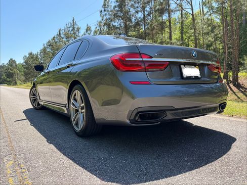 Used 2017 BMW 750i xDrive AWD/4WD image 2