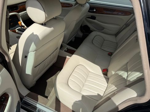 Used 2003 Jaguar XJ8 image 20