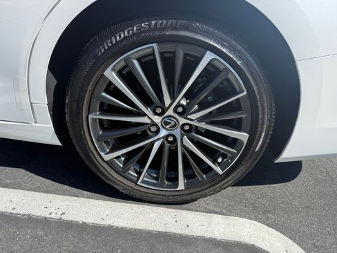 Used 2025 Lexus ES 300h w/ Premium Package FWD image 12