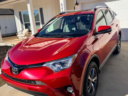 Used 2016 Toyota RAV4 XLE image 1