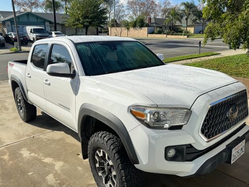Used 2018 Toyota Tacoma TRD Off-Road image 10