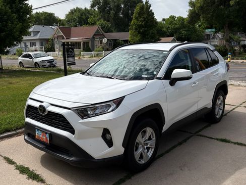 Used 2021 Toyota RAV4 XLE AWD/4WD image 1