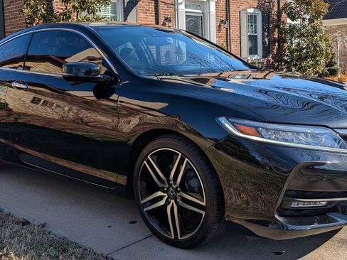 Used 2016 Honda Accord Touring image 12