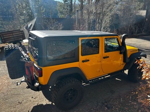 Used 2015 Jeep Wrangler Unlimited Rubicon w/ Connectivity Group image 5