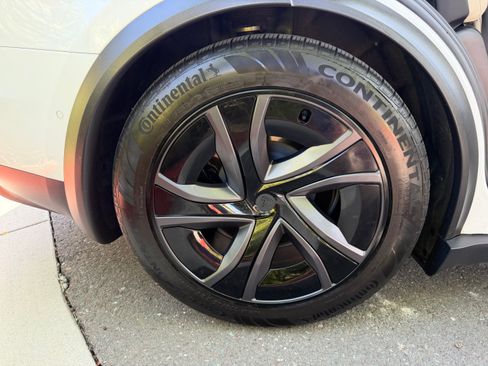 Used 2023 Tesla Model X image 6