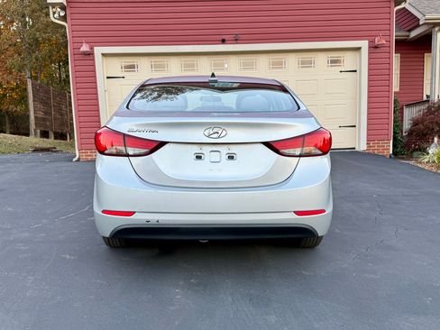 Used 2016 Hyundai Elantra SE image 4