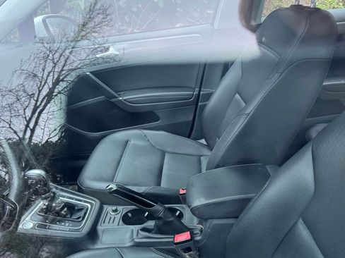 Used 2018 Volkswagen Golf SE image 9