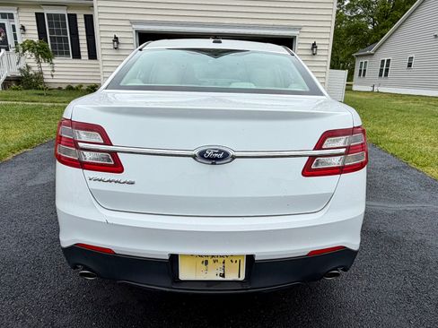 Used 2018 Ford Taurus SE FWD image 8
