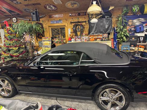 Used 2010 Ford Mustang GT Premium image 21