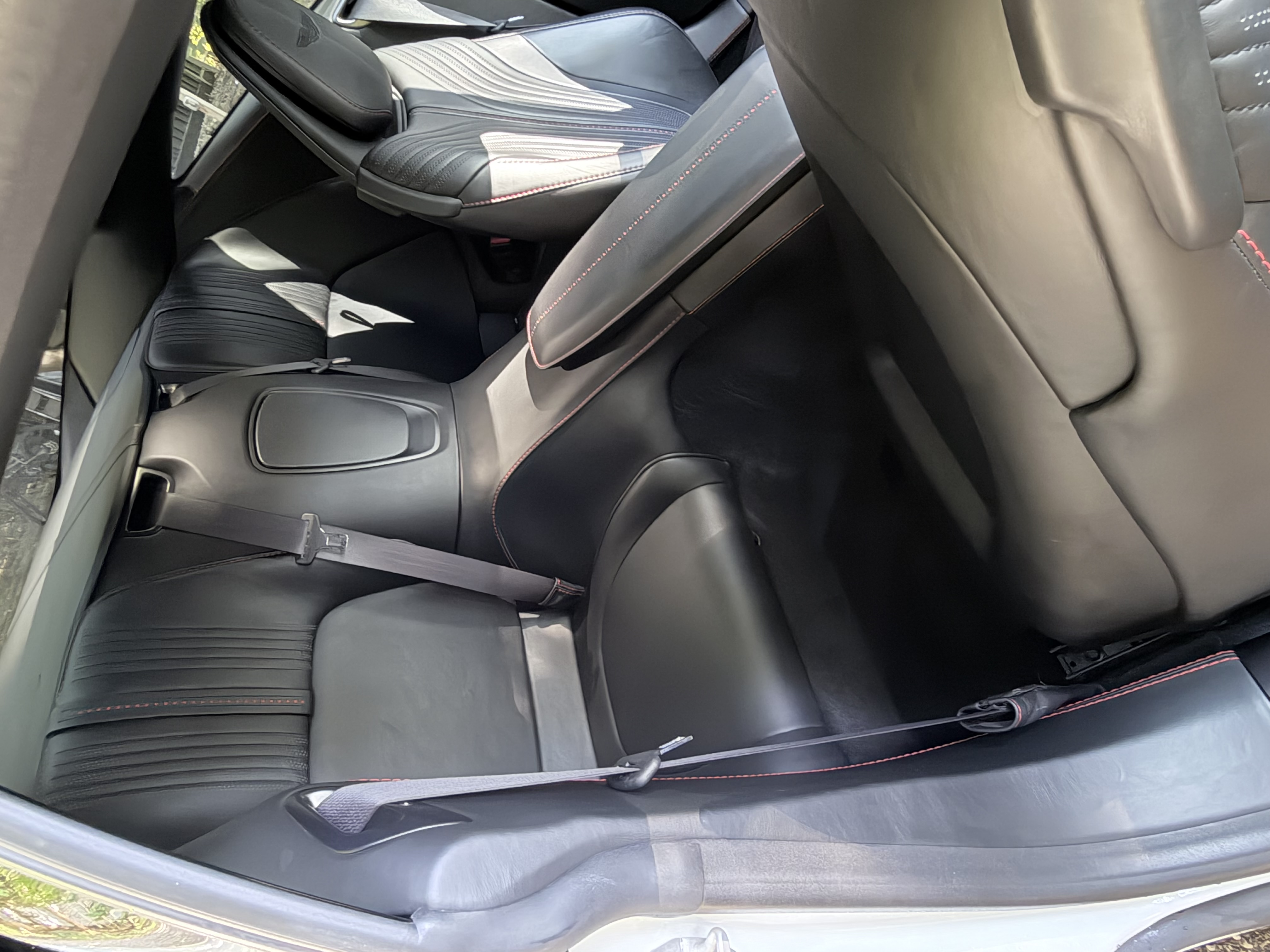 Used 2018 Aston Martin DB11 V12 RWD image 13