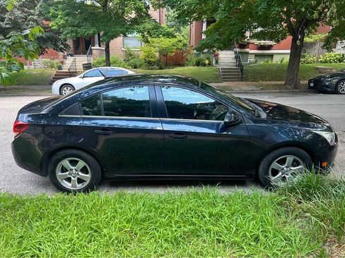 Used 2014 Chevrolet Cruze LT w/ Technology Package image 2