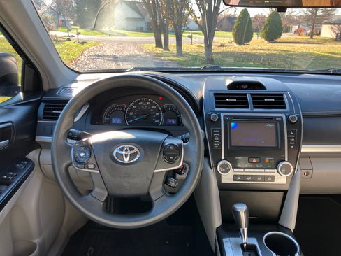 Used 2014 Toyota Camry LE image 17