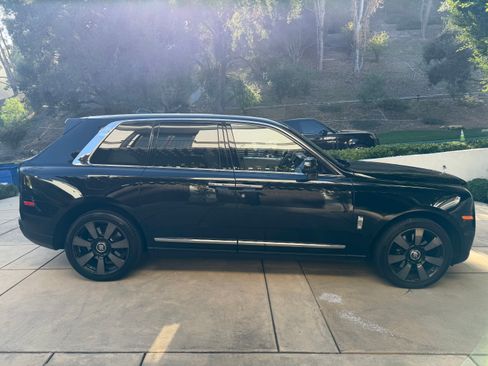 Used 2023 Rolls-Royce Cullinan w/ Cullinan Package image 4